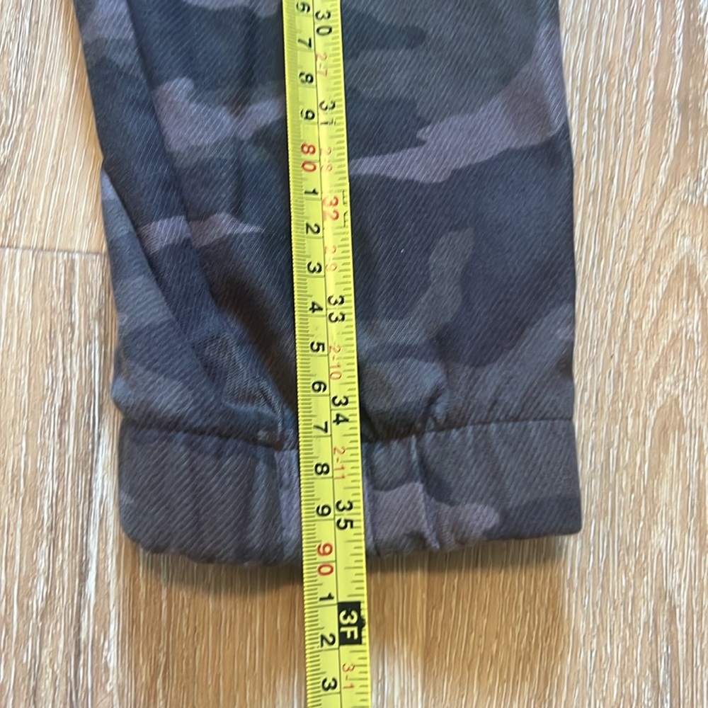 Athleta Farallon Jogger Pant Women's Size 4 Zip Ankle & Pocket Camo Camouflage - Picture 4 of 11